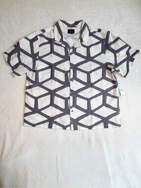 PacSun Short Sleeve Button-Front Shirt - White & Gray Geometric - Large